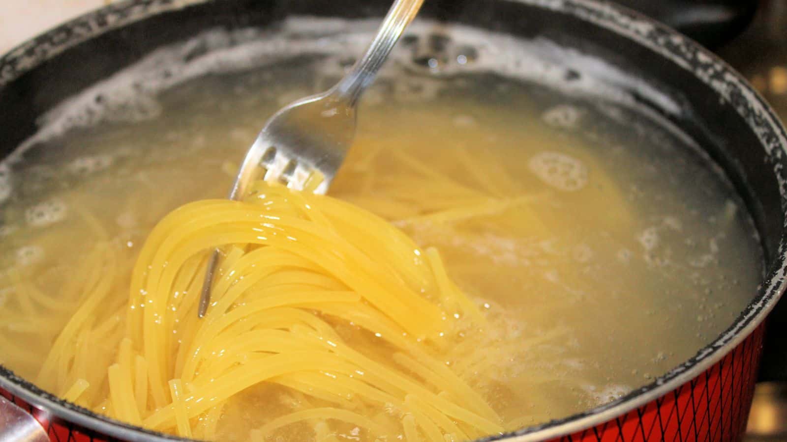 Spaghetti cooked in boiling water.