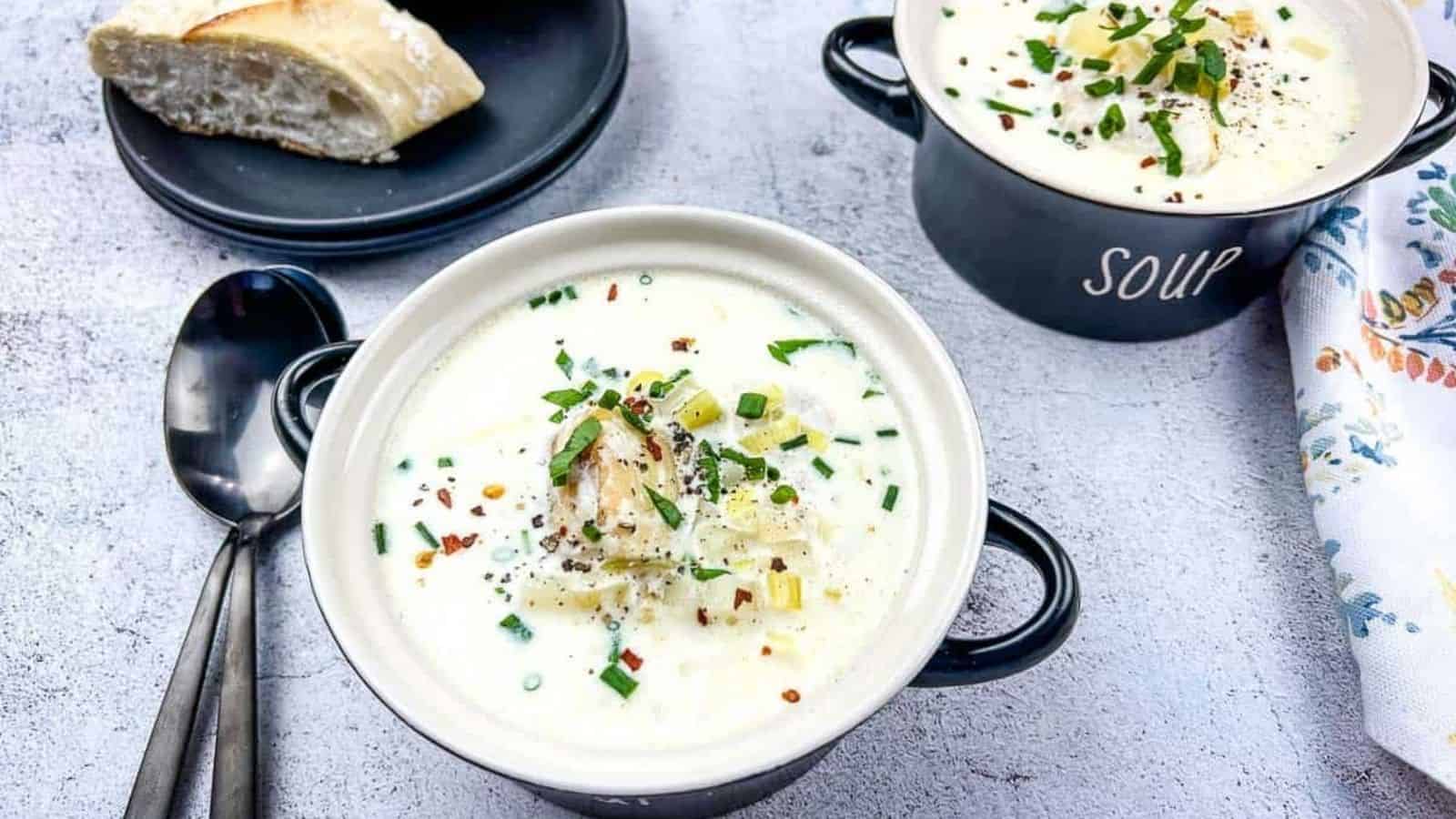 Cullen Skink in two bowls with crusty bread in the background.