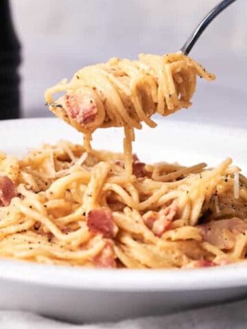 A plate of pasta carbonara.