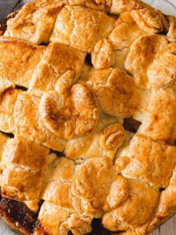 Overhead view of apple pie with apples.