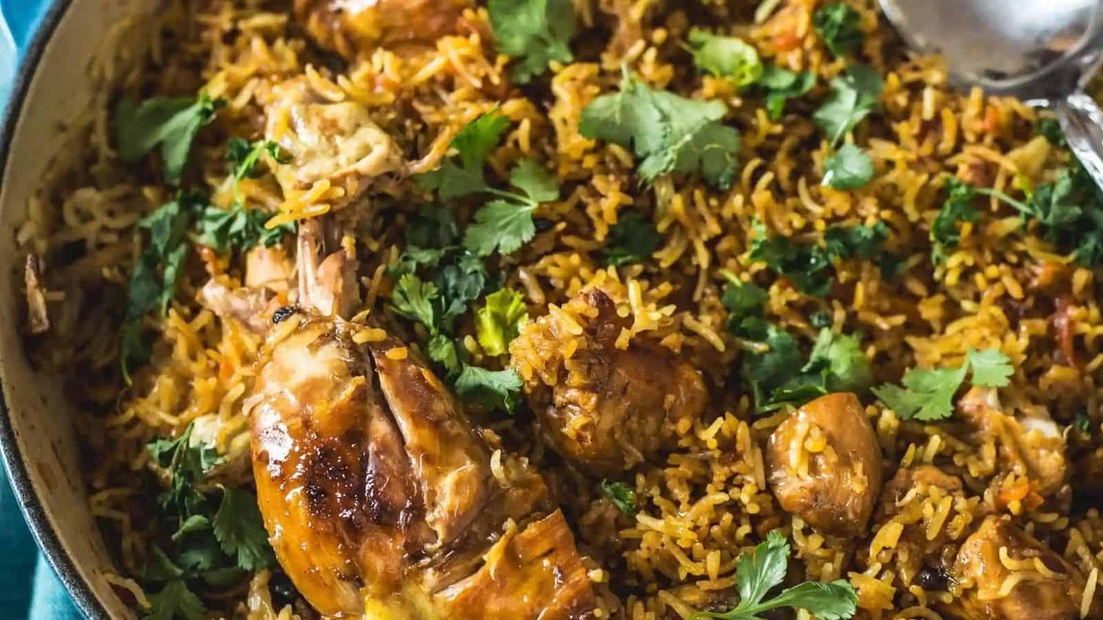 Close-up image of uzbek chicken plov.