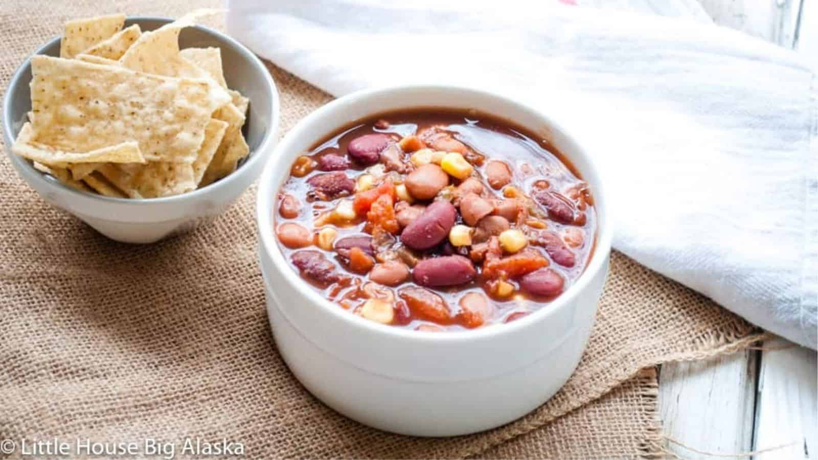 Close-up imag of crockpot vehan chili in a bowl.