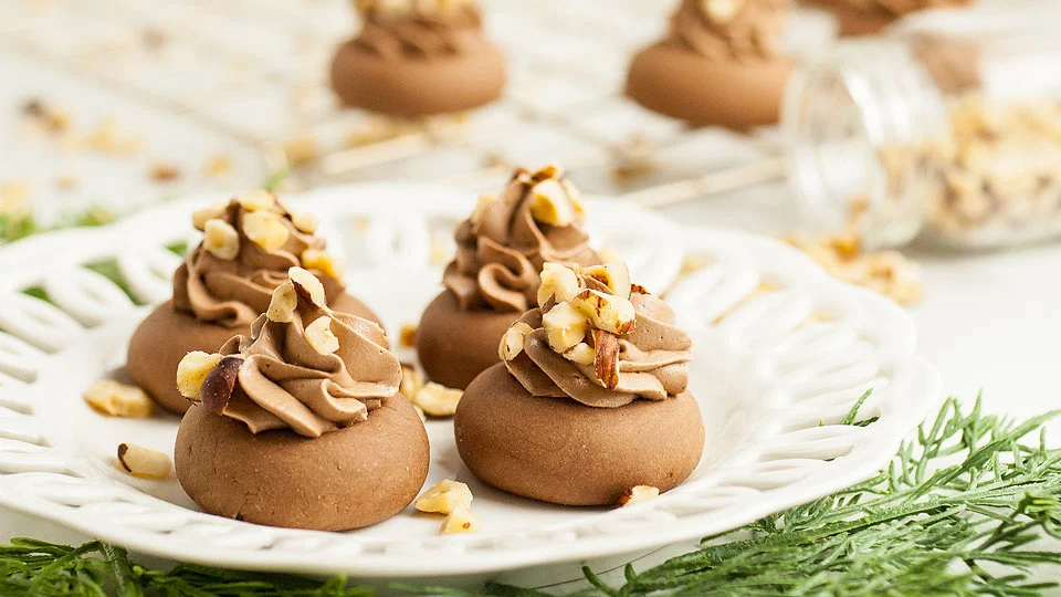 A plate with four Nutellotti – Italian Nutella Cookies.