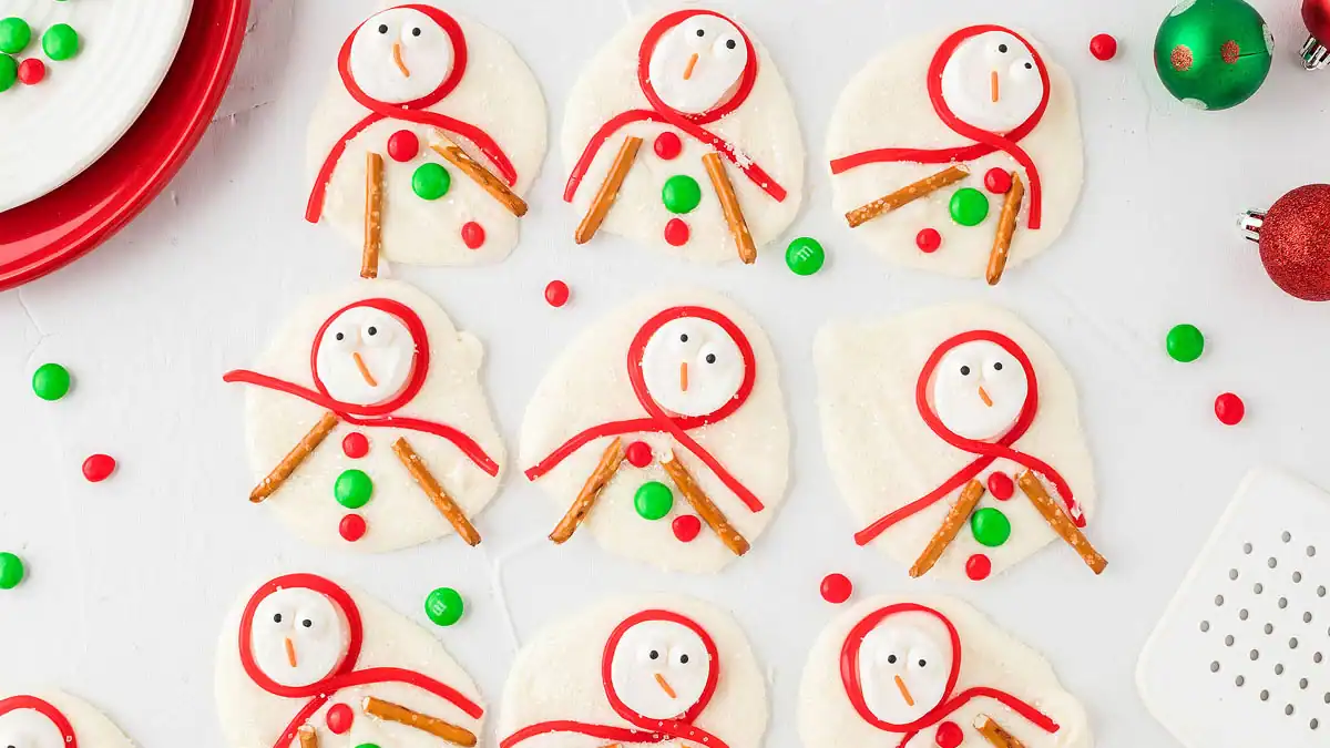 An overview of Melted Snowman Cookie Bark.